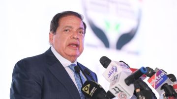 50 مصنعا بدأت بحلم.. محمد أبو العينين يروي كيف أبهرت كليوباترا رؤساء الدول 50 مصنعا بدأت بحلم.. محمد أبو العينين يروي كيف أبهرت كليوباترا رؤساء الدول