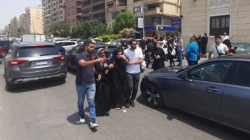 إنهيار أسرته وأصدقائه.. تشييع جثمان بطل السباقات الدولي هيثم سمير إنهيار أسرته وأصدقائه.. تشييع جثمان بطل السباقات الدولي هيثم سمير