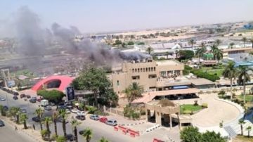 حريق النادي الأهلي.. تصاعد الأدخنة من المبنى الإداري ومحاولات للسيطرة