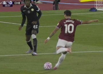 شاهد هدف باكيتا الخرافي في شباك تشيلسي بـ الدوري الإنجليزي (فيديو)