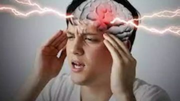 7 إشارات مبكرة تحذرك من خطر الإصابة بالسكتة الدماغية 7 إشارات مبكرة تحذرك من خطر الإصابة بالسكتة الدماغية