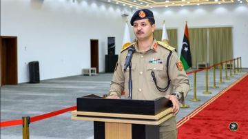 الفريق أول خالد حفتر يؤدي اليمين الدستورية رئيسا للأركان العامة للقوات المسلحة الليبية الفريق أول خالد حفتر يؤدي اليمين الدستورية رئيسا للأركان العامة للقوات المسلحة الليبية