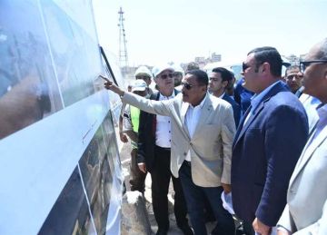 بطاقة 65 ألف م3 يوم.. وزير الإسكان ومحافظ مطروح يتفقدان محطة تحلية مياه البحر الرميلة 4 