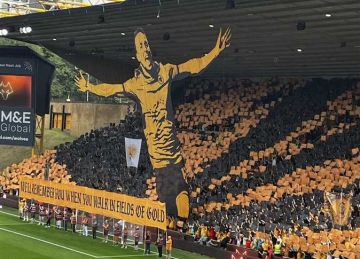 جماهير وولفرهامبتون تودع جوتا بتيفو مؤثر خلال مباراة مانشستر سيتي جماهير وولفرهامبتون تودع جوتا بتيفو مؤثر خلال مباراة مانشستر سيتي