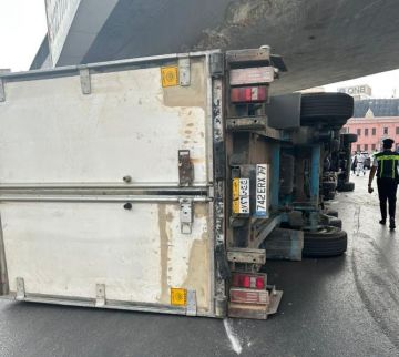 استخراج سائق وتباع احتجزا داخل سيارة نقل انقلبت أسفل كوبرى أكتوبر استخراج سائق وتباع احتجزا داخل سيارة نقل انقلبت أسفل كوبرى أكتوبر