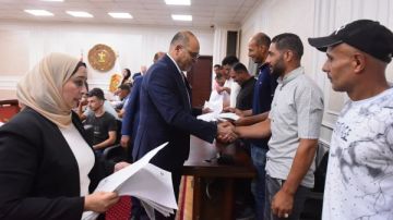 جبران يسلم 93 عقد للشباب للعمل في البوسنة والإمارات والأردن جبران يسلم 93 عقد للشباب للعمل في البوسنة والإمارات والأردن