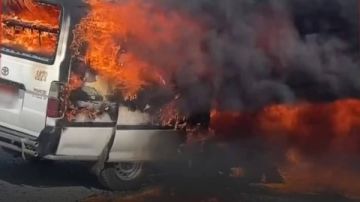 حريق يلتهم ميكروباص على طريق الإسماعيلية الصحراوي.. صور