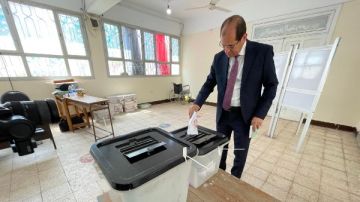 رئيس دينية الشيوخ يدلي بصوته في الانتخابات..ويؤكد: المشاركة واجب وطني