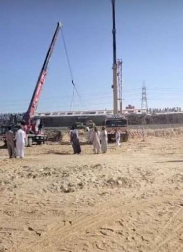 رفع عربات قطار مطروح بعد خروجها عن القضبان.. 94 مصابا و3 وفيات رفع عربات قطار مطروح بعد خروجها عن القضبان.. 94 مصابا و3 وفيات