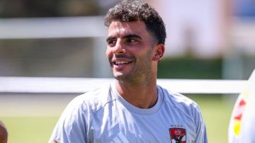 لاعب مميز ولا يتأثر بالضغوطات.. طارق يحيي يكشف رد زيزو علي رسالته