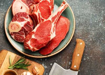 لو عايزة اللحمة juicy .. اعرفي سر خبراء الطهي في إضافة الماء البارد اثناء التسوية لو عايزة اللحمة juicy .. اعرفي سر خبراء الطهي في إضافة الماء البارد اثناء التسوية