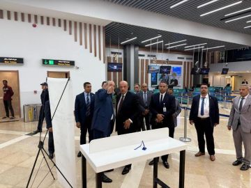 وزير الطيران المدني يتفقد مطار العلمين الدولي لمتابعة انتظام حركة التشغيل واستقبال الوفود السياحية