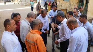 لحماية عمال النظافة.. محافظ المنيا يوجه بوقف العمل خلال ساعات الذروة