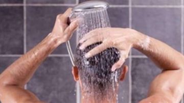 هل يجوز الاغتسال بالماء المقروء عليه قرآن في الحمام؟ .. الإفتاء تجيب