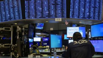 استقرار العقود الآجلة للأسهم الأمريكية بعد أسبوعين متتاليين من المكاسب