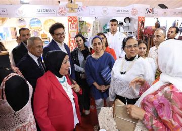 خلال تفقده لـ ديارنا للحرف التراثية بالساحل الشمالي.. هنو: حلقة وصل بين التراث وروح الابتكار خلال تفقده لـ ديارنا للحرف التراثية بالساحل الشمالي.. هنو: حلقة وصل بين التراث وروح الابتكار