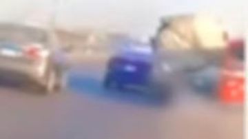 مطاردة بالإسكندرية .. النجدة تضبط سائق ربع نقل صدم عدة سيارات مطاردة بالإسكندرية .. النجدة تضبط سائق ربع نقل صدم عدة سيارات