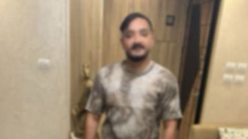 بحوزته عملات أجنبية ومخدرات.. الداخلية تعلن القبض على البلوجر مداهم فيديو