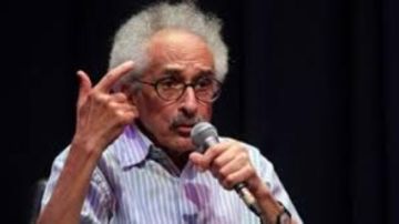 كل حرف كان درسا.. عمر طاهر يروي كواليس لقائه مع صنع الله إبراهيم