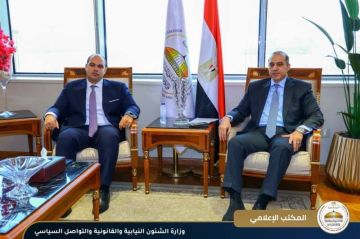 لمناقشة تشريعات.. وزير الشئون النيابية والقانونية يلتقي وزير المالية ورئيس جهاز حماية المنافسة ومنع الممارسات الاحتكارية