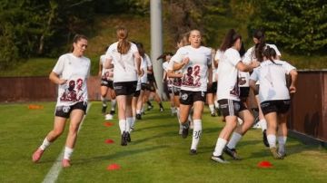 نادي بوهايمين الأيرلندي يرتدي قمصان تحمل صورة الشهيد الفلسطيني سليمان العبيد