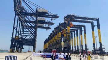 النقل تكشف معدلات التنفيذ الكاملة لمشروع تطوير ميناء السخنة منذ بدء الأعمال.. فيديو وصور