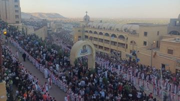 آلاف الأقباط يتوافدون على دير درنكة للاحتفال بـ صوم العذراء في أسيوط آلاف الأقباط يتوافدون على دير درنكة للاحتفال بـ صوم العذراء في أسيوط