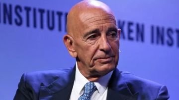 المبعوث الأمريكي توم براك يقوم بزيارة ميدانية للجنوب اللبناني على متن مروحية عسكرية