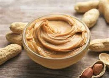  معلقة واحدة قبل النوم .. كيف تساعد زبدة الفول السوداني على نوم أعمق؟