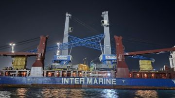 ميناء العين السخنة يبدأ استقبال أحدث الرافعات العملاقة لتعزيز مكانة مصر كمركز لوجيستي إقليمي