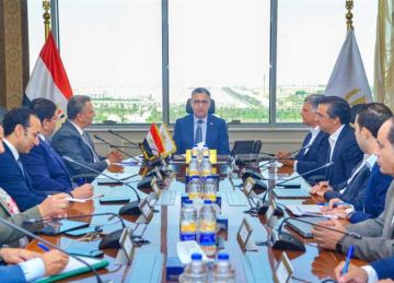 وزير التموين يجتمع مع حسن علام القابضة لمتابعة تنفيذ مشروع المستودع الاستراتيجي بالأقصر