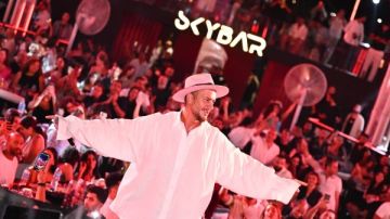 سعد لمجرد يشعل العلمين الجديدة بحضور كامل العدد و لوك محير شاهد