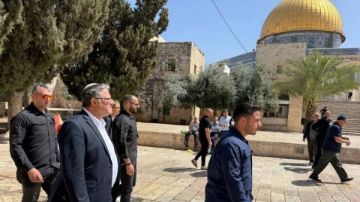 وزير دفاع إسرائيل يقتحم المسجد الأقصى بحراسة مشددة من قوات الاحتلال