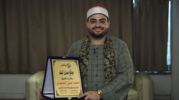 صوته يسكن القلوب قبل الآذان.. صدى البلد يكرم الشيخ محمد حسن الصعيدي .. فيديو وصور