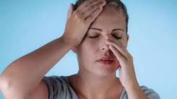 طرق علاج صداع الجيوب الأنفية في المنزل لتخفيف الألم والضغط طرق علاج صداع الجيوب الأنفية في المنزل لتخفيف الألم والضغط