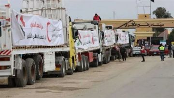 عضوان بالكونجرس الأمريكي من أمام معبر رفح: رأينا غذاء يكفي غزة 3 أسابيع والقليل منه يمر عضوان بالكونجرس الأمريكي من أمام معبر رفح: رأينا غذاء يكفي غزة 3 أسابيع والقليل منه يمر