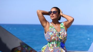 إطلالة صيفية ساحرة لجوري بكر من وسط البحر إطلالة صيفية ساحرة لجوري بكر من وسط البحر