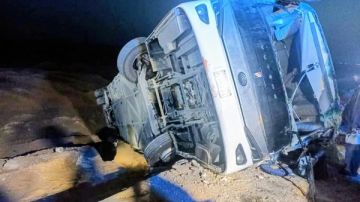 إيه اللي حصل في طريق أسيوط الصحراوي؟ تفاصيل حادث انقلاب أتوبيس نقل جماعي