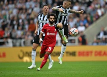 بشرى سارة تنتظر محمد صلاح في مباراة ليفربول ونيوكاسل يونايتد