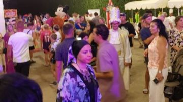 بعروض فنية عالمية.. مهرجان الشارع يجذب السياح بفنادق الغردقة ويعزز رسائل الأمان بالبحر الأحمر