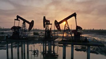 تراجع أسعار النفط مع توقعات انخفاض الطلب الأمريكي تراجع أسعار النفط مع توقعات انخفاض الطلب الأمريكي