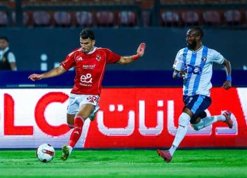 مش بيتحمل الضغوط وكان متداري في الزمالك .. نجم الأهلي السابق يفتح النار على زيزو مش بيتحمل الضغوط وكان متداري في الزمالك .. نجم الأهلي السابق يفتح النار على زيزو