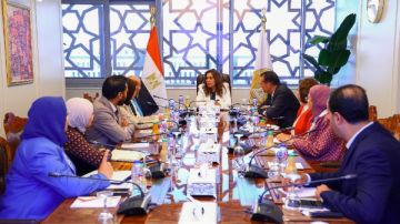 التنمية المحلية تبحث دعم مشاركة المحافظات في جائزة مصر للتميز الحكومي