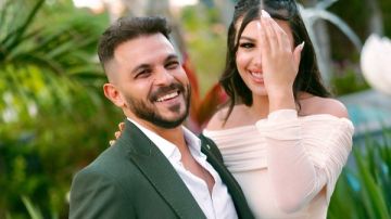 بالصور خطوبة المطرب محمد رشاد : يا أجمل هدية من ربنا