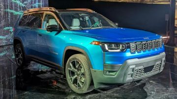 جيب شيروكي تطلق سيارة هجينة فاخرة بسعر مناسب جيب شيروكي تطلق سيارة هجينة فاخرة بسعر مناسب