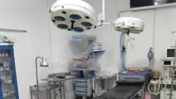 فوضى العيادات غير المرخصة .. بين معاناة الأطباء المرخصين وتهديد حياة المرضى