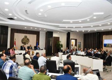 محافظ أسوان يؤكد علي تطبيق نظم الري بالتنقيط بدلا من الغمر في مشروع وادي النقرة