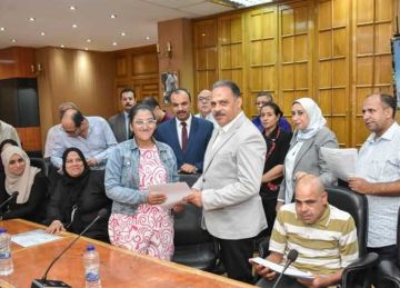 محافظ الشرقية يسلم 20 عقد عمل لذوي القدرات والهمم بشركات القطاع الخاص