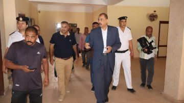 محافظ سوهاج يتفقد قرية البربا بجرجا ويوجه بإحالة عدد من المسئولين للتحقيق