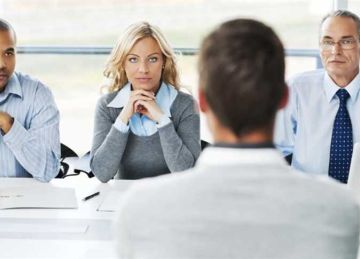 عندك interview؟ .. تجنب هذه الأطعمة لتفادي الإحراج وضعف التركيز عندك interview؟ .. تجنب هذه الأطعمة لتفادي الإحراج وضعف التركيز